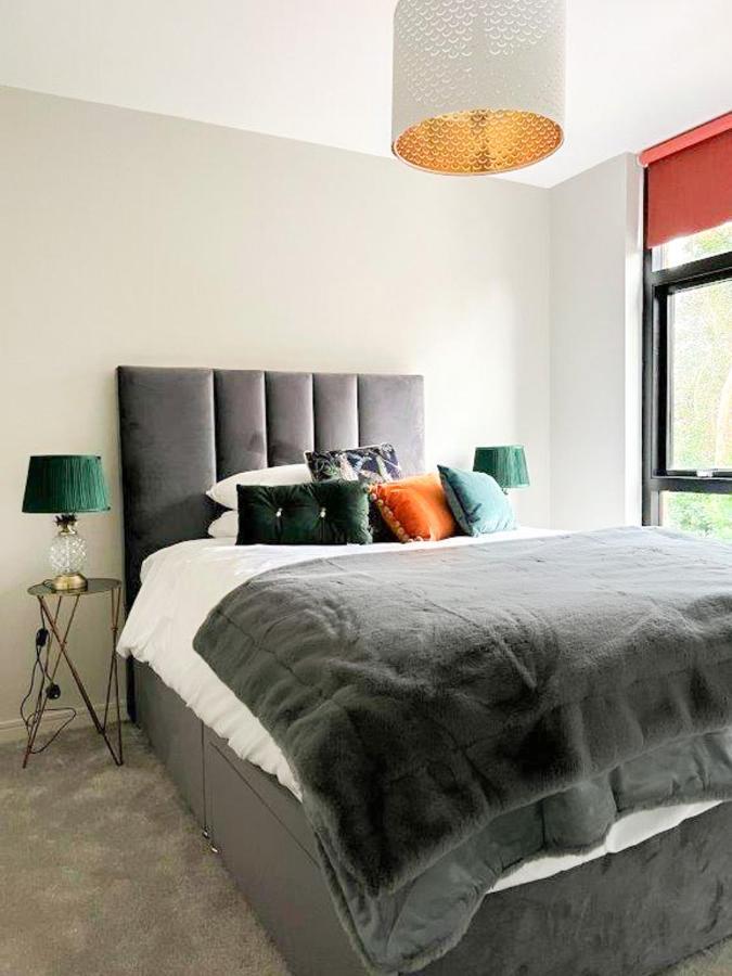 Modern Luxurious Apartment W/ Patio Balcony & View Jordanstown Eksteriør bilde