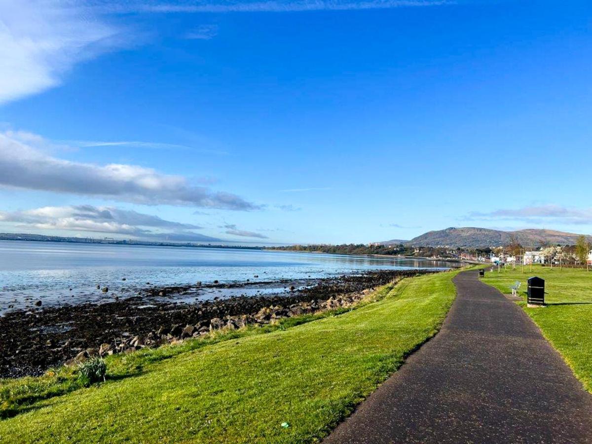 Modern Luxurious Apartment W/ Patio Balcony & View Jordanstown Eksteriør bilde