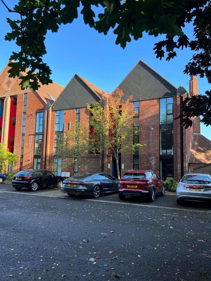 Modern Luxurious Apartment W/ Patio Balcony & View Jordanstown Eksteriør bilde