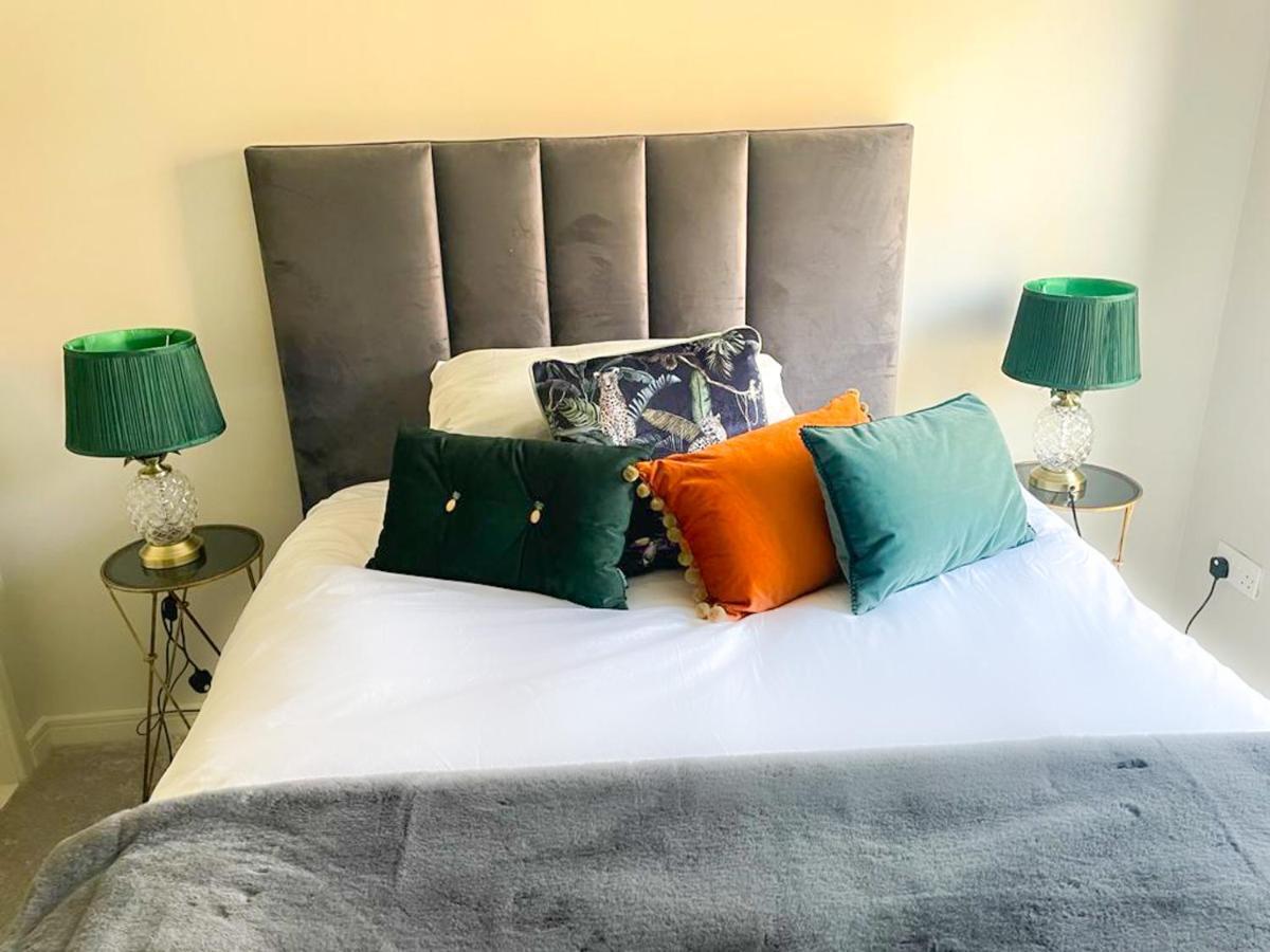 Modern Luxurious Apartment W/ Patio Balcony & View Jordanstown Eksteriør bilde