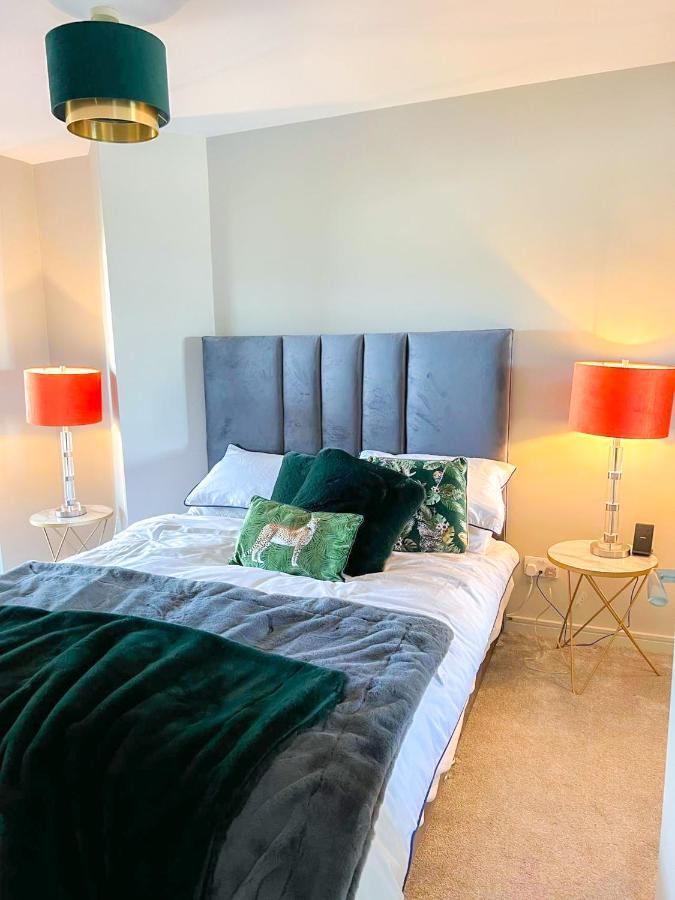Modern Luxurious Apartment W/ Patio Balcony & View Jordanstown Eksteriør bilde
